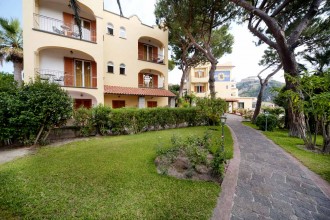 Garten Eingang Hotel San Lorenzo Lacco Ameno