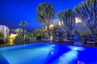 Hotel Imperamare - Pool bei Nacht