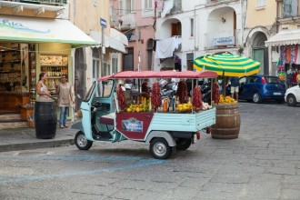 Microtaxi in Ischia Ponte