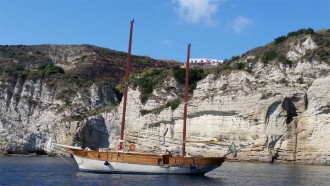 Inselrundfahrt mit Segelboot Joya auf Ischia