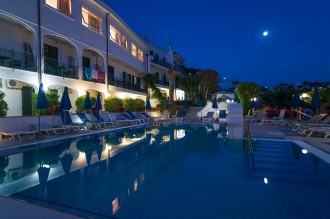 Hotel Capizzo - Pool bei Nacht