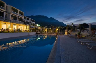 Hotel Elma Park - Freibad bei nacht